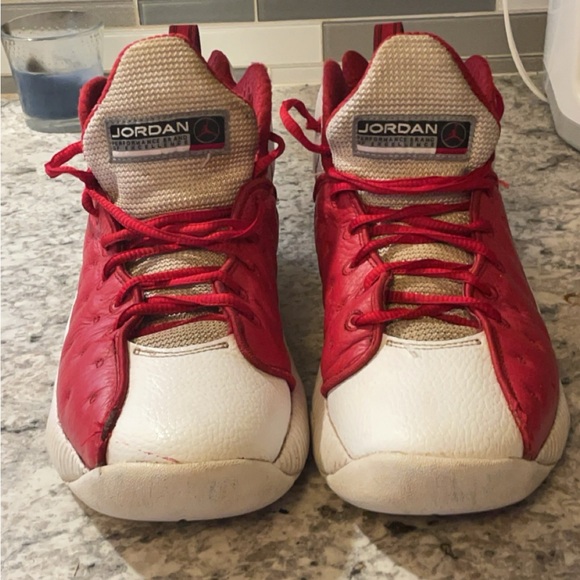 Size 9 Jordan sneakers red and white good condition released in 2016 - Picture 6 of 6
